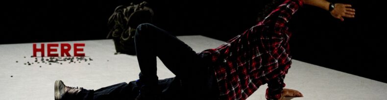 sakınan göze çöp batar (c’est l’oeil que tu protèges qui sera perforé)